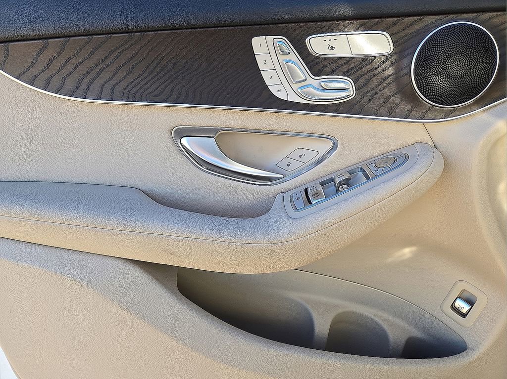 Used 2019 Mercedes-Benz GLC 300 w/ Premium Package image 21