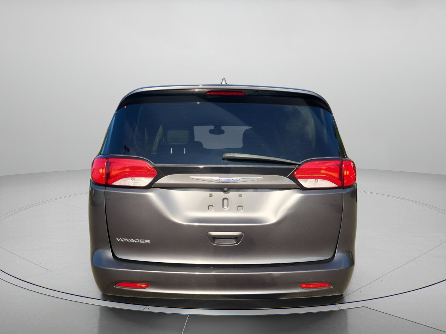 Used 2020 Chrysler Voyager Lxi image 2