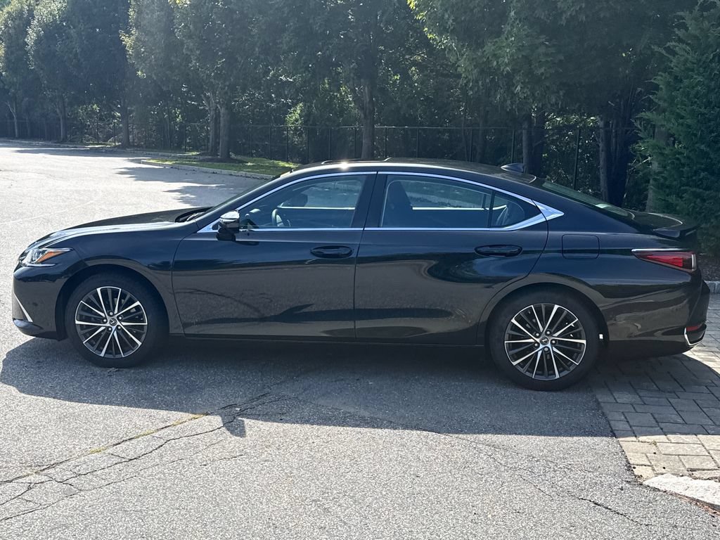 Used 2023 Lexus ES 300h w/ Premium Package FWD image 5