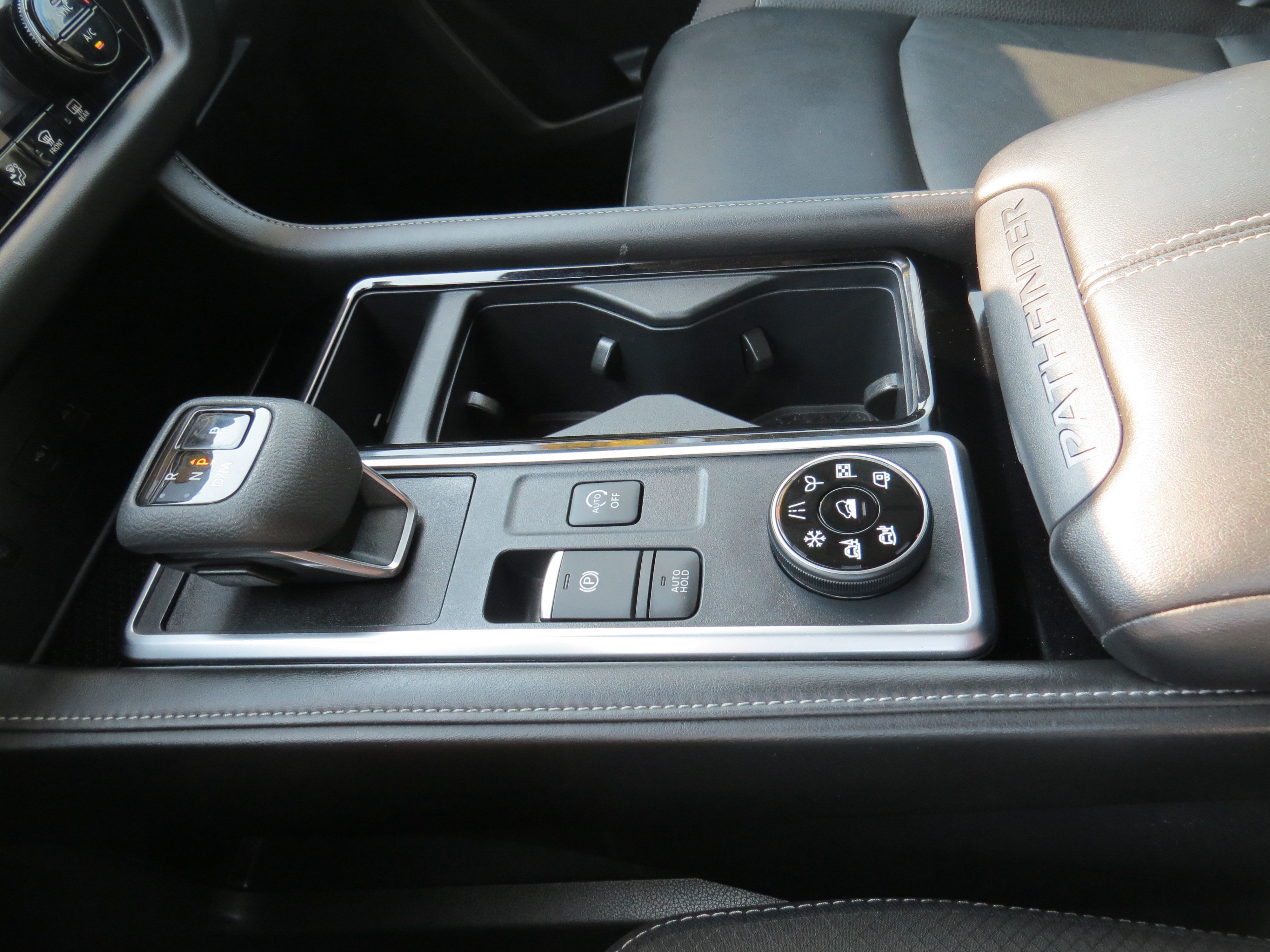 Used 2023 Nissan Pathfinder SL AWD/4WD image 26