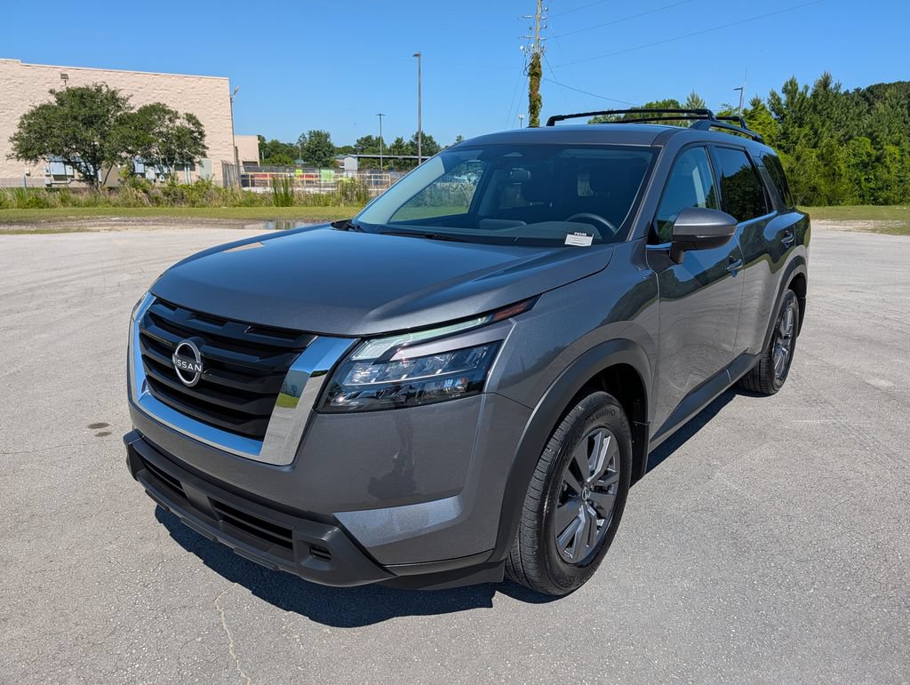 Used 2025 Nissan Pathfinder SV FWD image 5