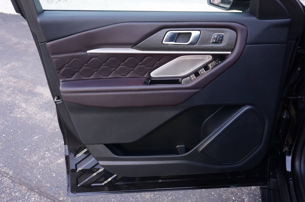 Used 2025 Ford Explorer Platinum w/ Ultimate Package image 26