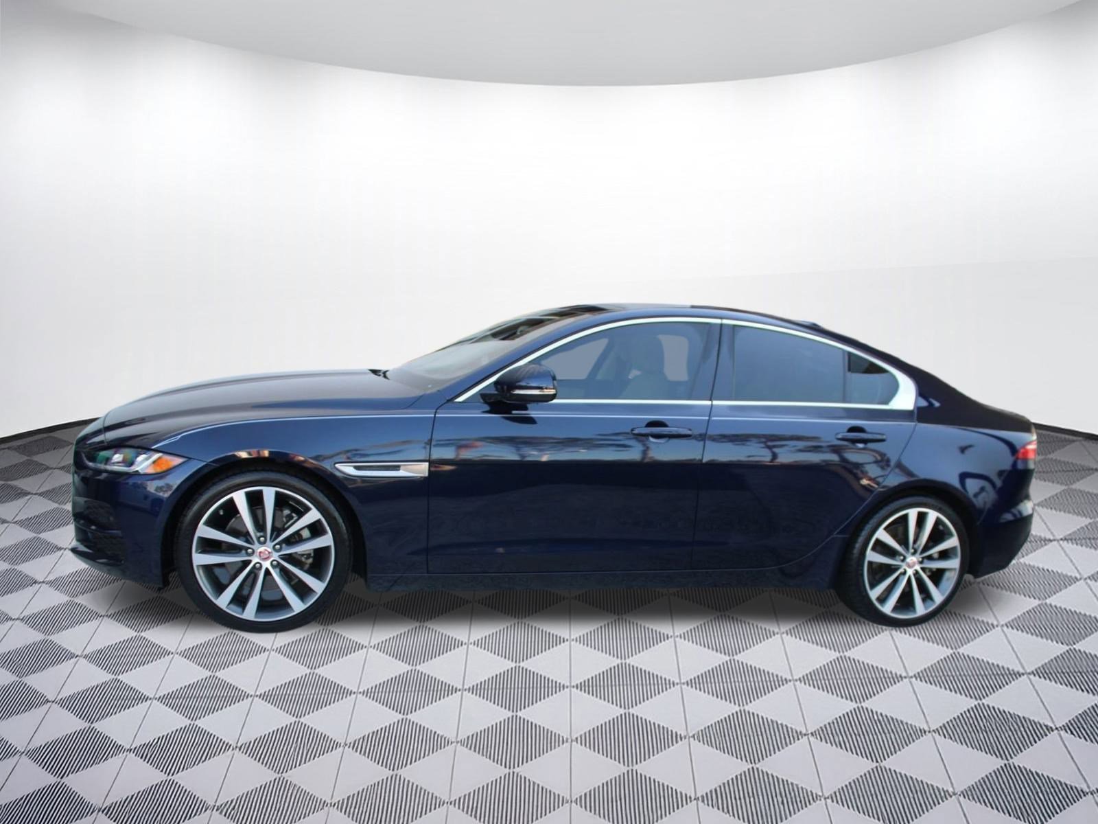 Used 2020 Jaguar XE S image 2