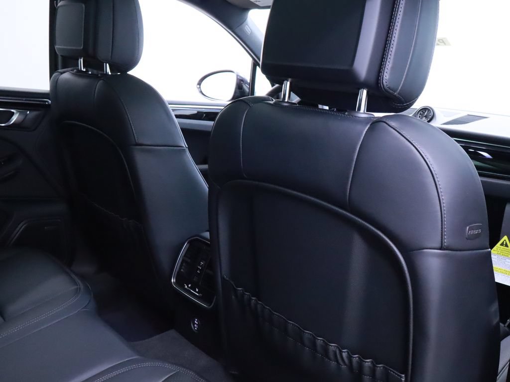 Used 2025 Porsche Macan AWD/4WD image 29