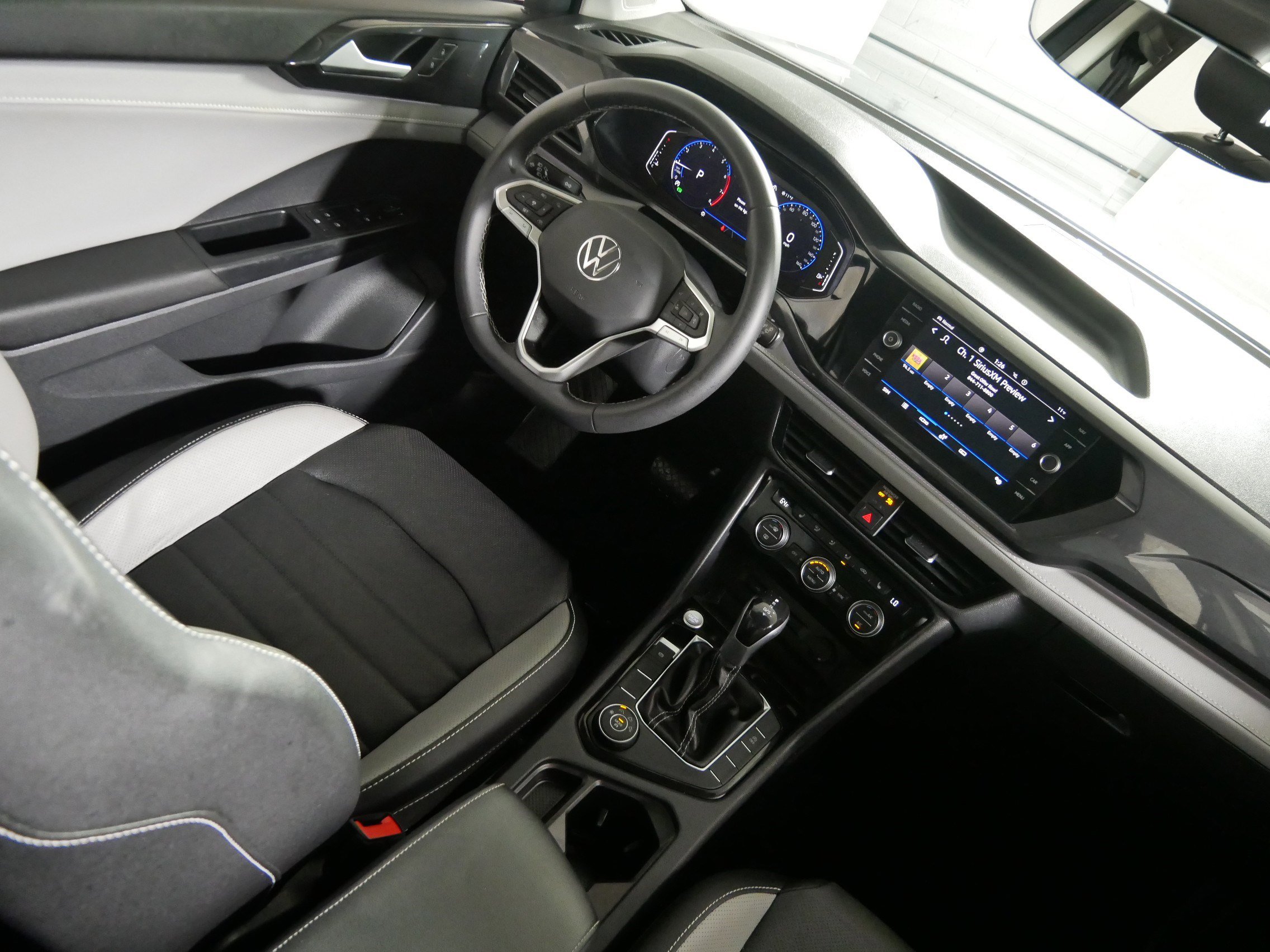 Used 2023 Volkswagen Taos SEL image 9