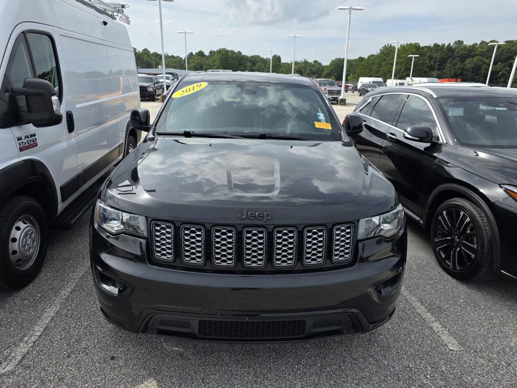 Used 2019 Jeep Grand Cherokee Altitude RWD image 2