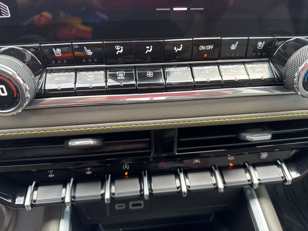 Used 2025 Chevrolet Colorado ZR2 w/ Technology Package image 34