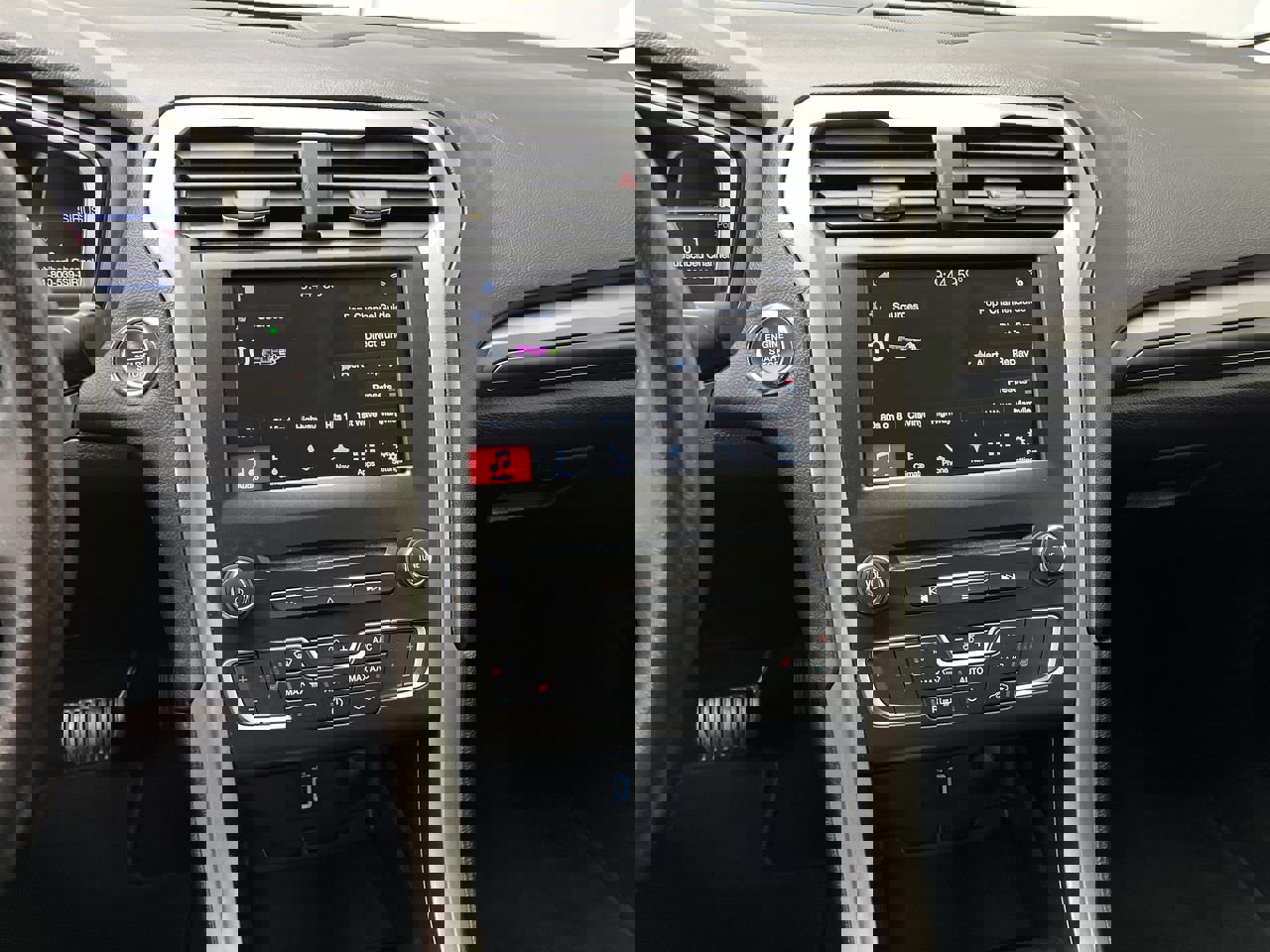 Used 2017 Ford Fusion SE w/ Equipment Group 201A FWD image 17