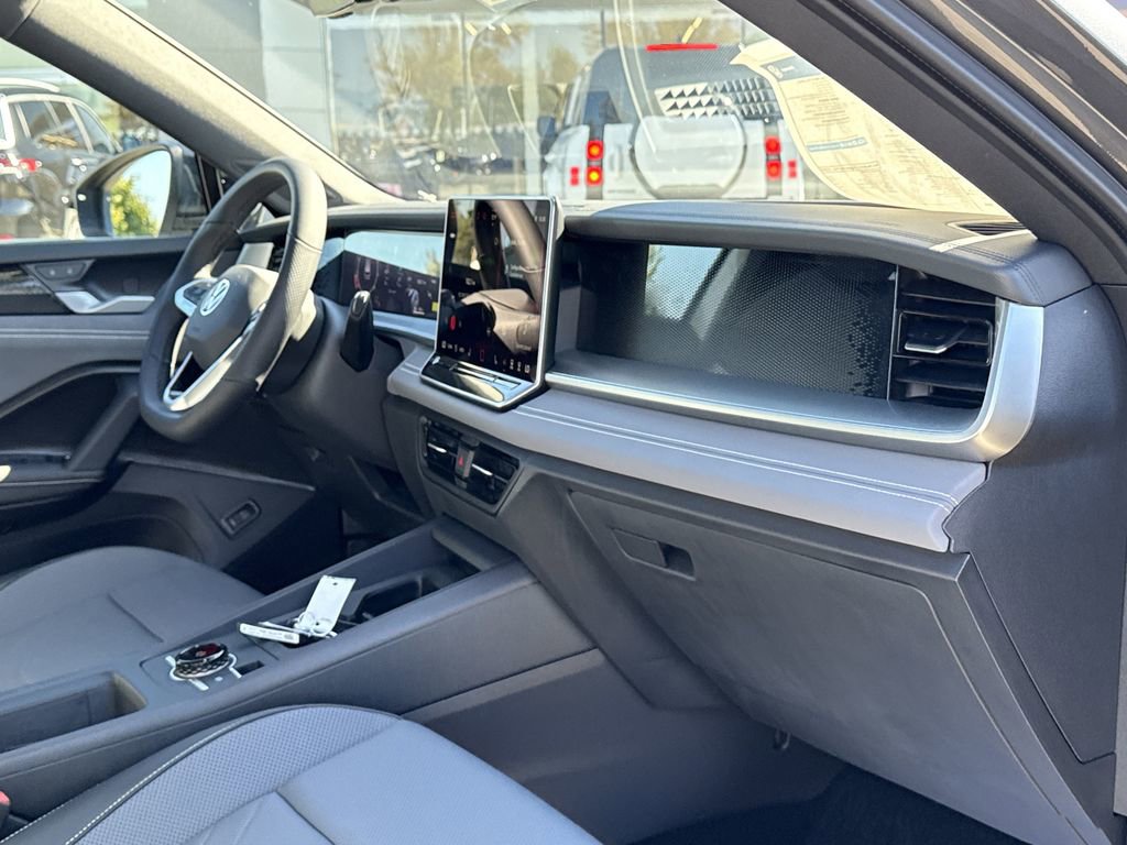 New 2026 Volkswagen Tiguan SE R-Line image 22
