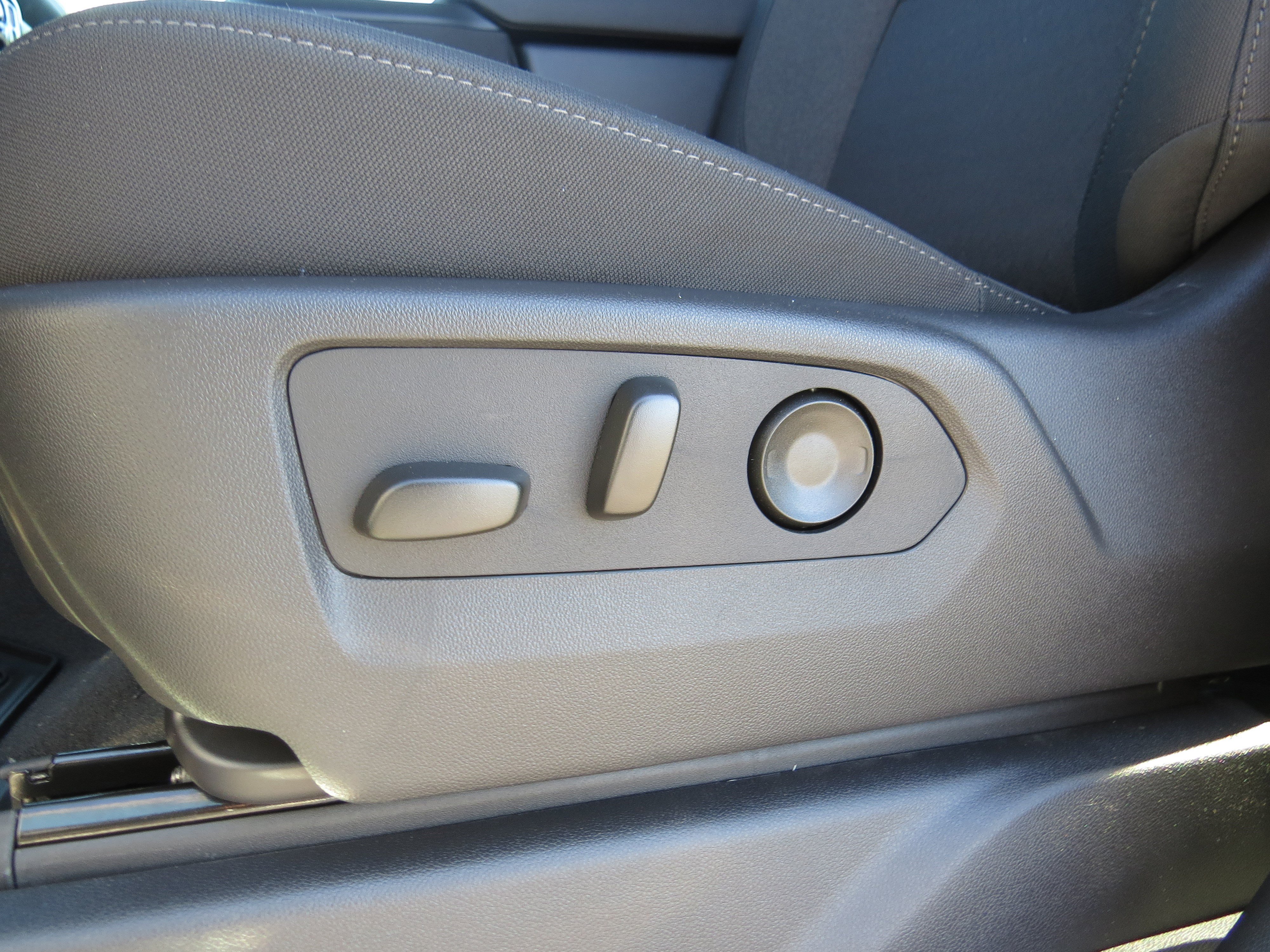 New 2026 GMC Sierra 1500 SLE w/ Preferred Package image 16