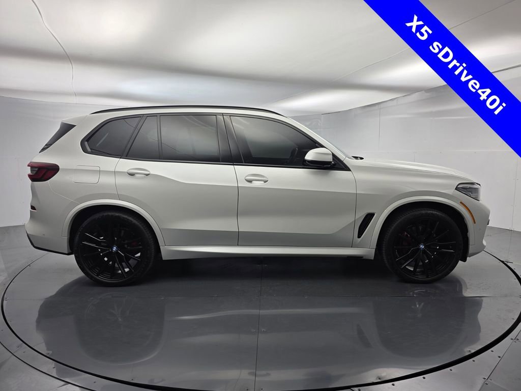 Used 2022 BMW X5 sDrive40i w/ M Sport Package image 3
