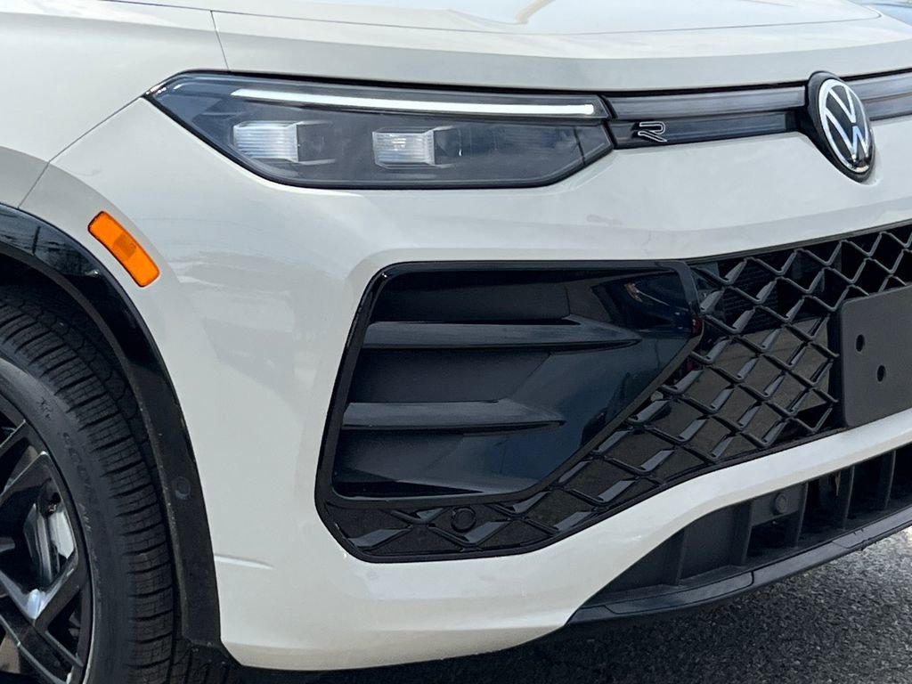 New 2026 Volkswagen Tiguan SE R-Line image 4