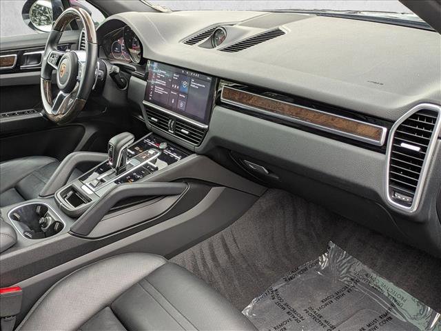 Used 2020 Porsche Cayenne S image 23