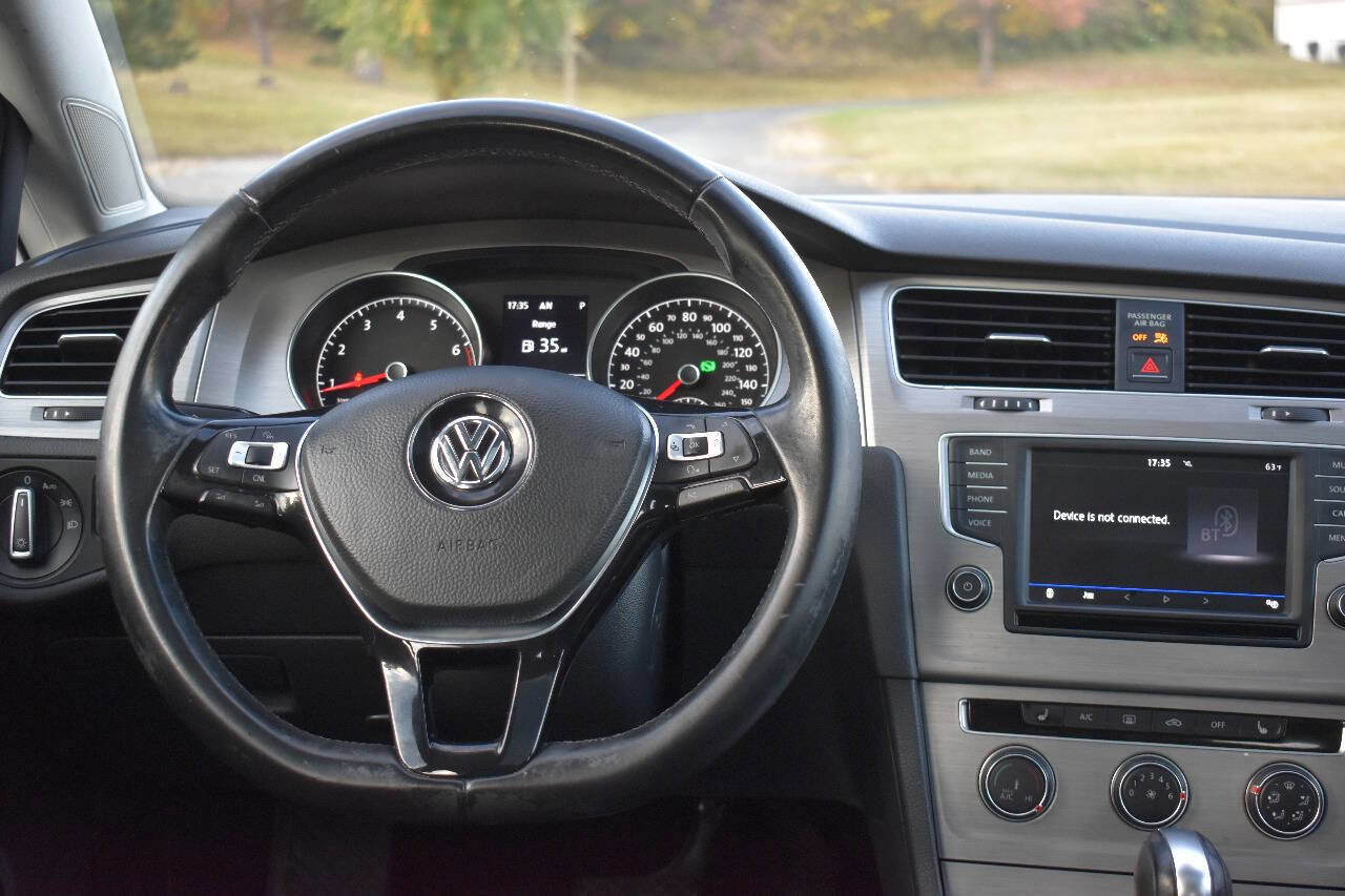Used 2017 Volkswagen Golf S image 19