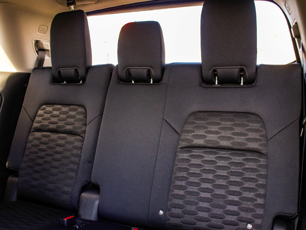 Used 2025 Nissan Pathfinder S AWD/4WD image 35