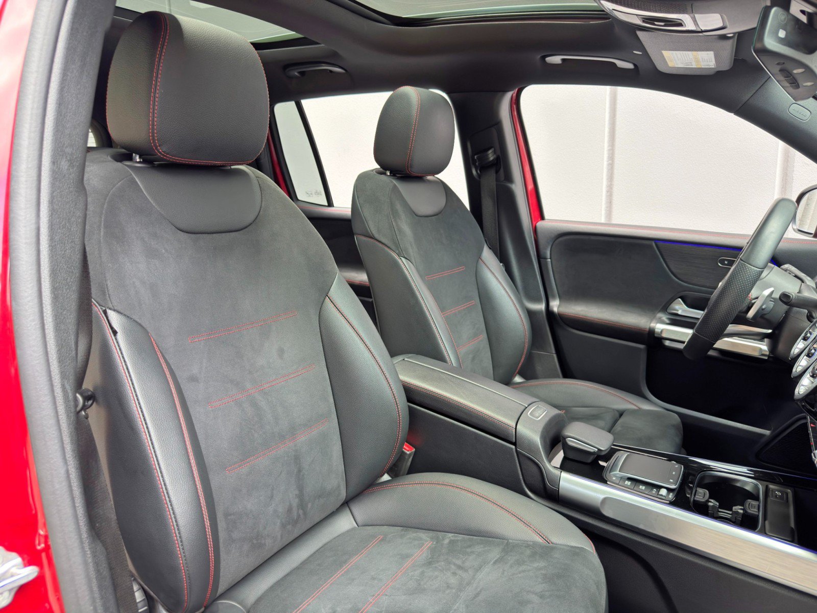 Used 2022 Mercedes-Benz GLB 250 w/ AMG Line image 40
