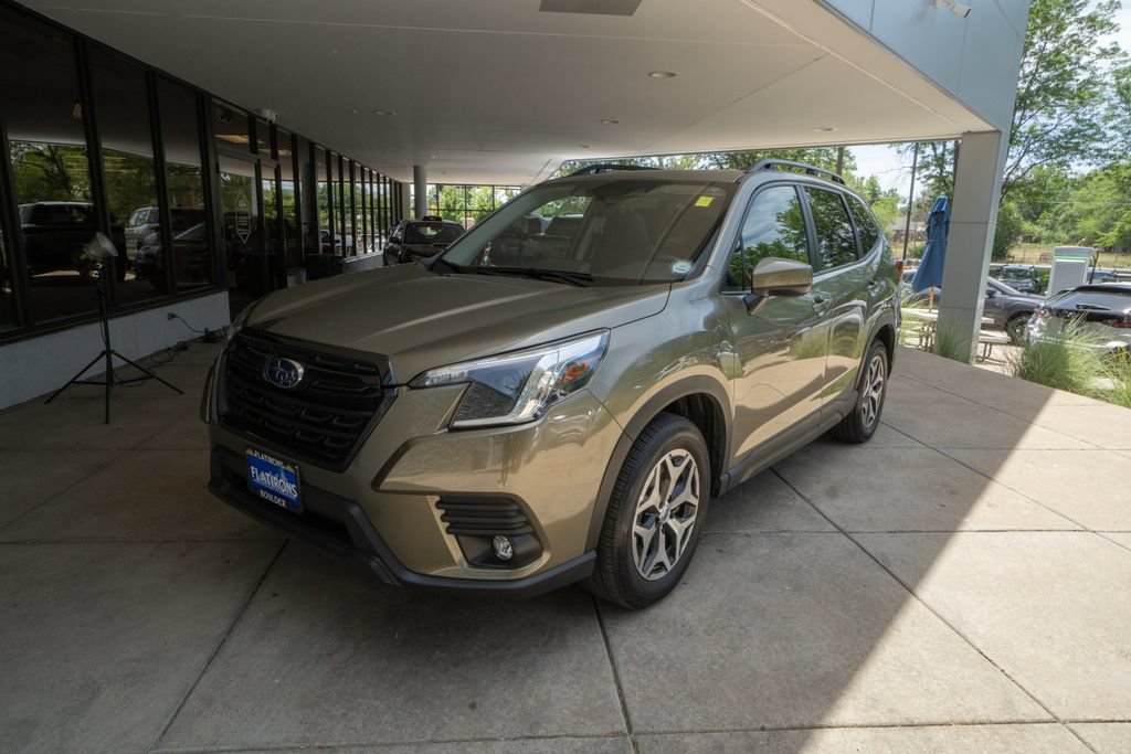Used 2024 Subaru Forester Premium AWD/4WD image 3