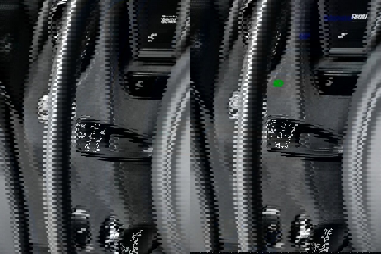 Used 2018 McLaren 720S image 31