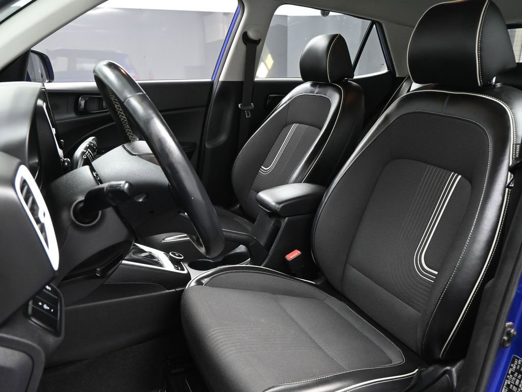 Used 2023 Hyundai Venue Limited w/ Cargo Package image 23