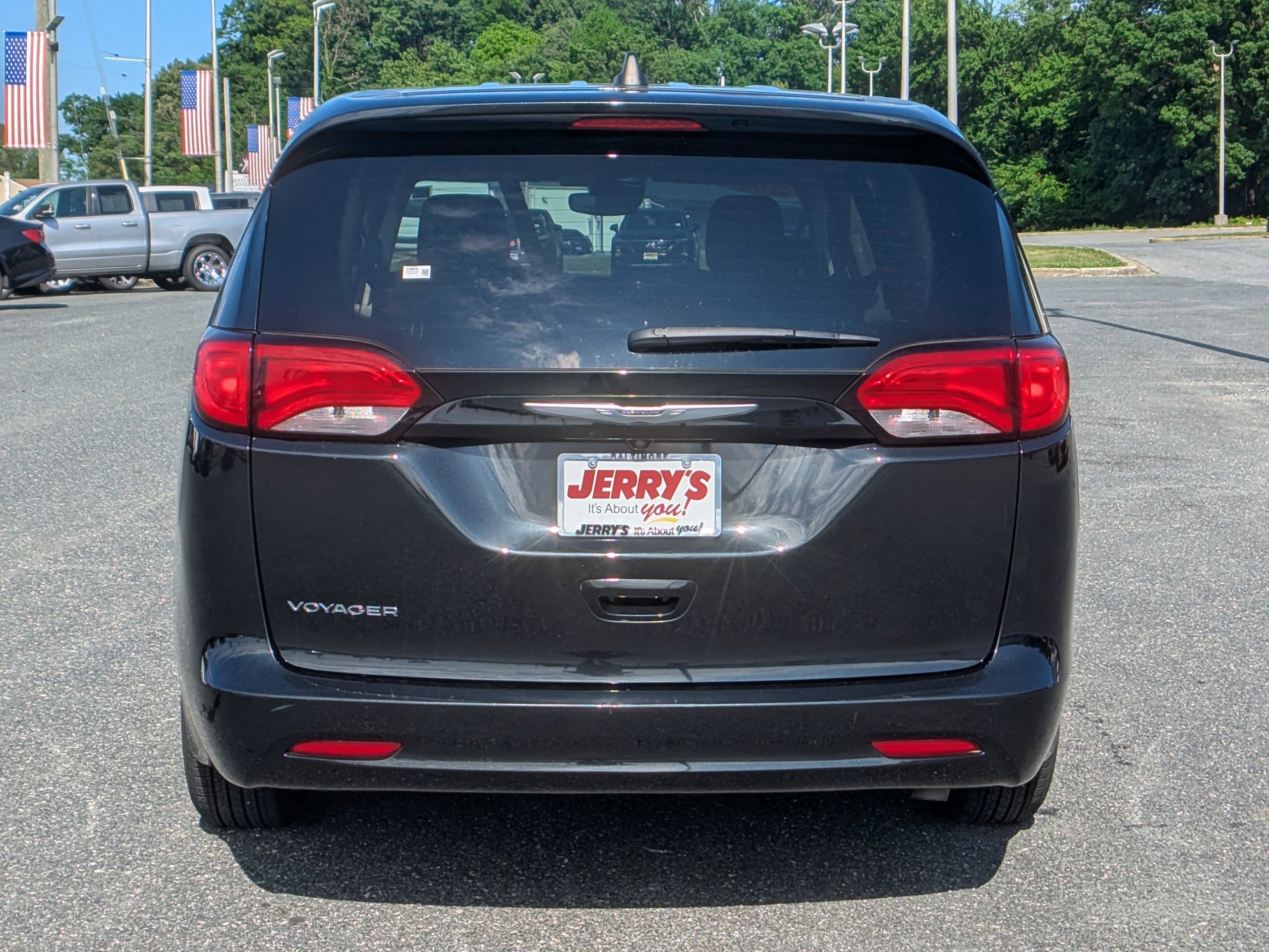 Used 2023 Chrysler Voyager LX FWD image 7