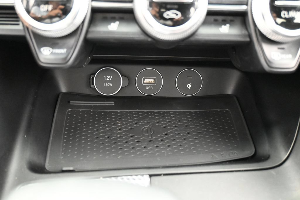 Used 2023 Genesis G70 2.0T w/ Sport Prestige Package RWD image 29