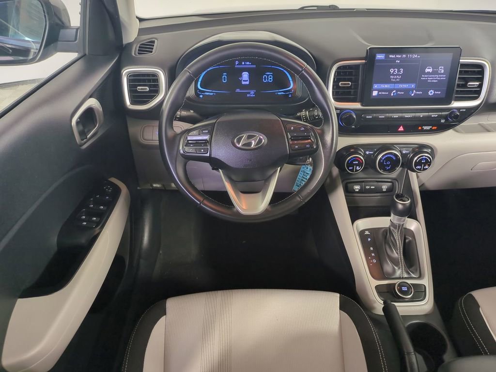 Used 2023 Hyundai Venue SEL image 18