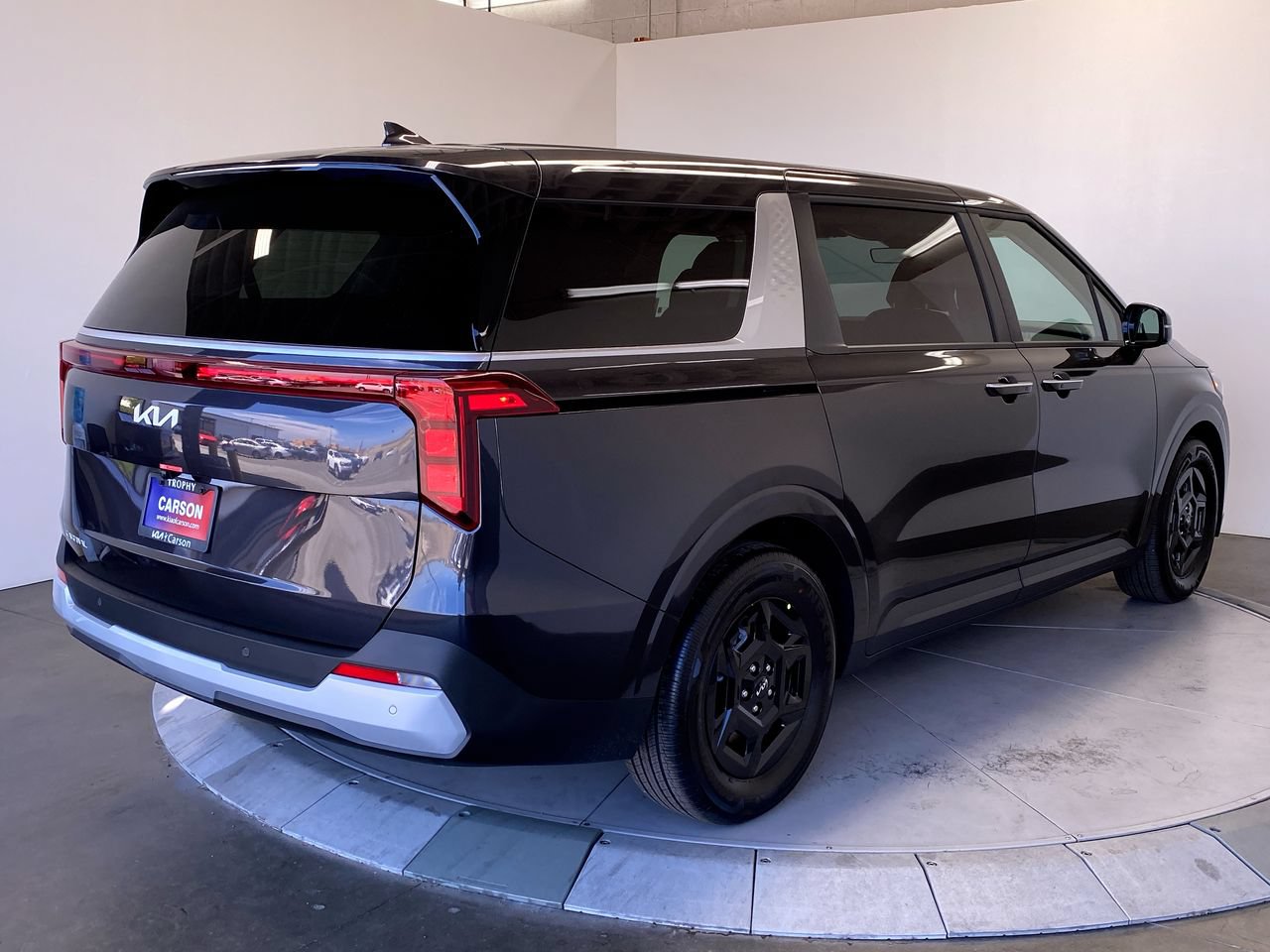 New 2027 Kia Carnival FWD image 5