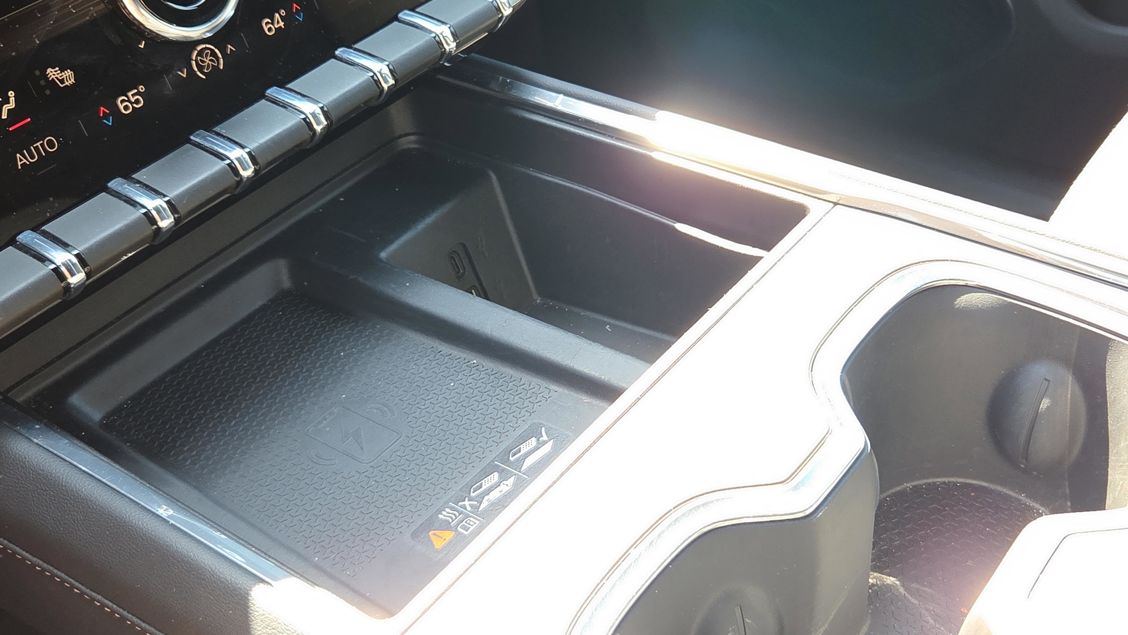 Used 2025 GMC Acadia Elevation image 24