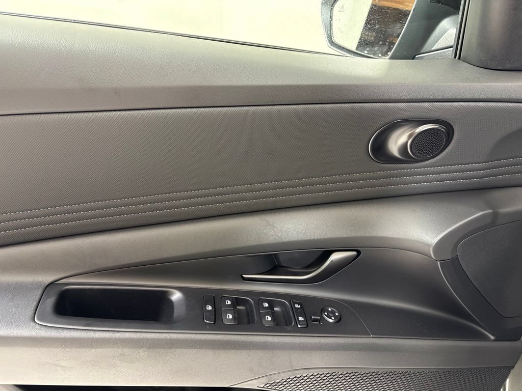 New 2026 Hyundai Elantra SEL Sport FWD image 17