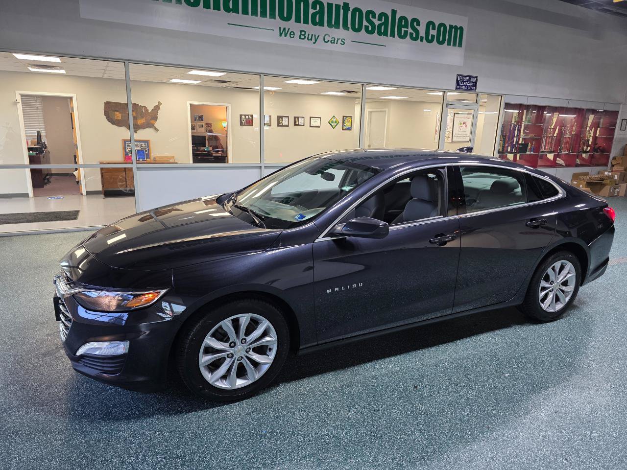 Used 2022 Chevrolet Malibu LT FWD image 2