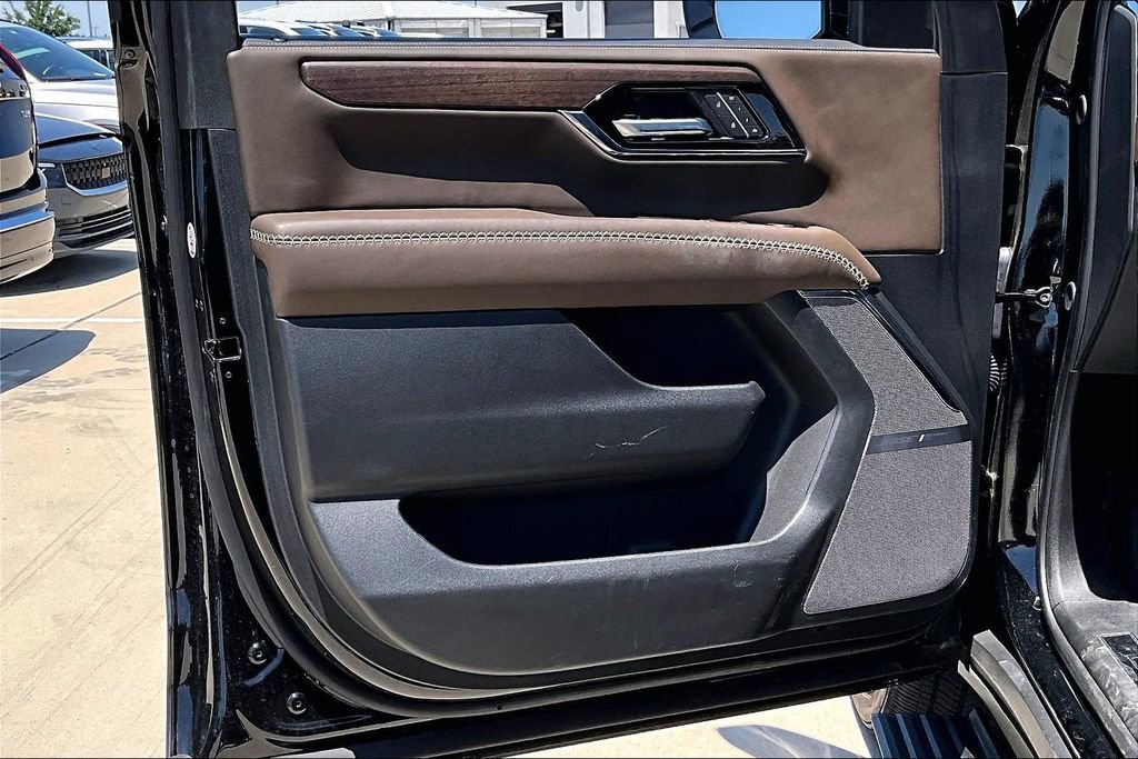 Used 2025 GMC Yukon XL Denali Ultimate w/ LPO, Floor Liner Package AWD/4WD image 21