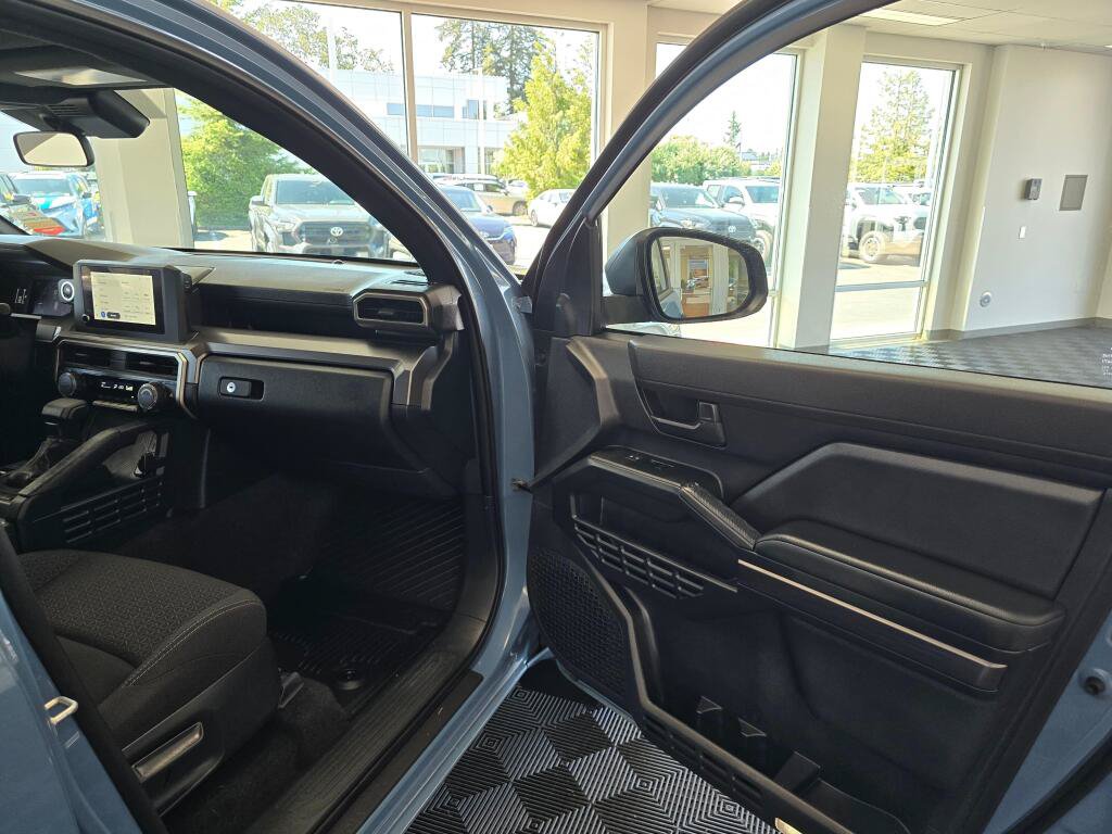 Certified 2025 Toyota 4Runner SR5 AWD/4WD image 39