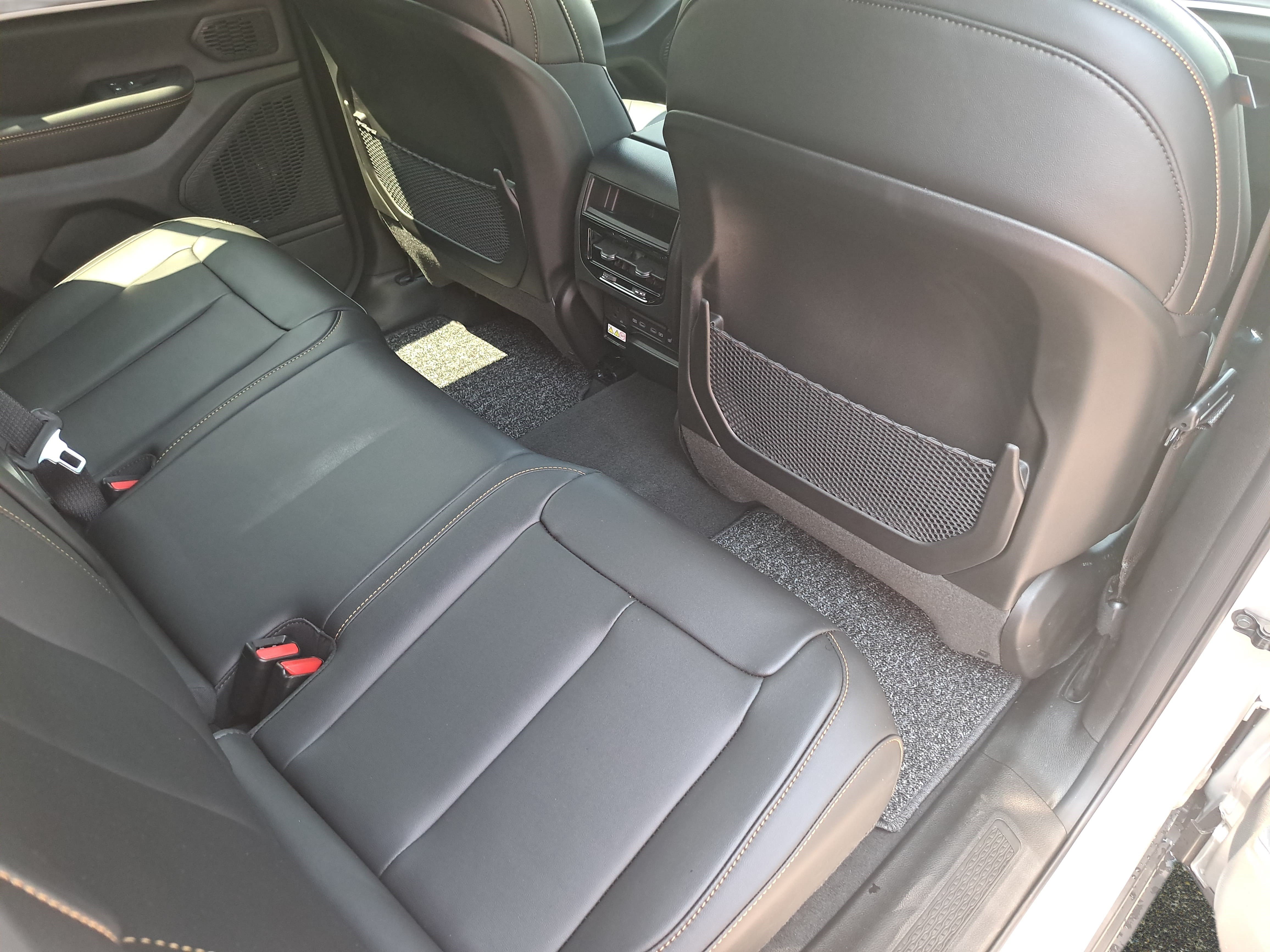 New 2026 Jeep Grand Cherokee Limited AWD/4WD image 11