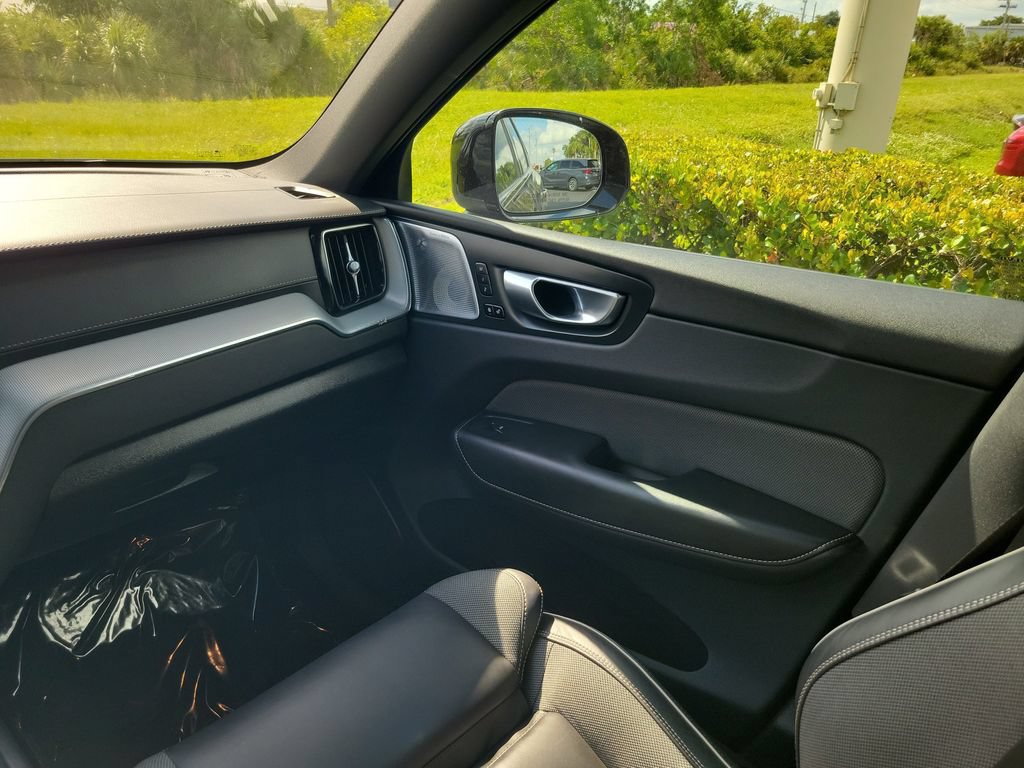 Certified 2024 Volvo XC60 T8 Ultimate w/ Protection Package Premier AWD/4WD image 15