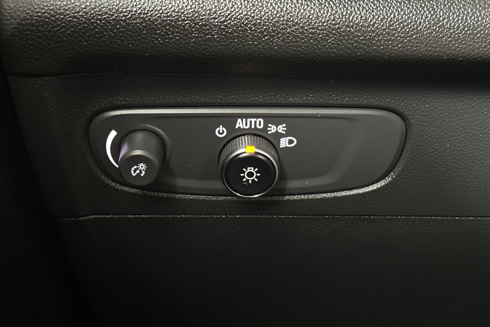 Certified 2023 Buick Envision Preferred w/ Sport Touring Package AWD/4WD image 35