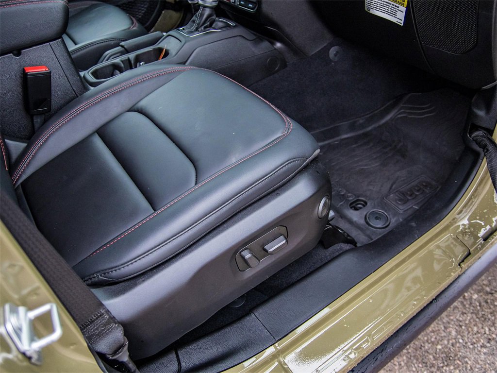 Used 2025 Jeep Wrangler Unlimited Rubicon image 19