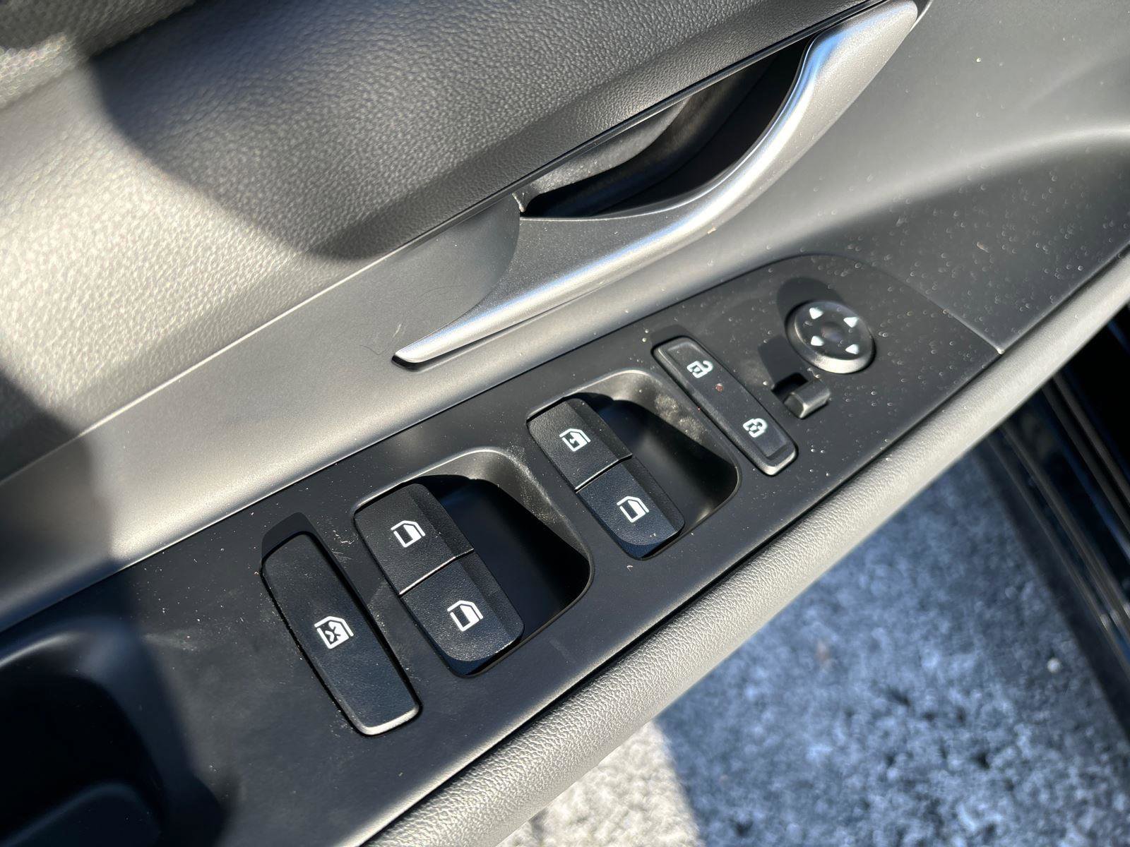 New 2025 Hyundai Elantra SE image 16