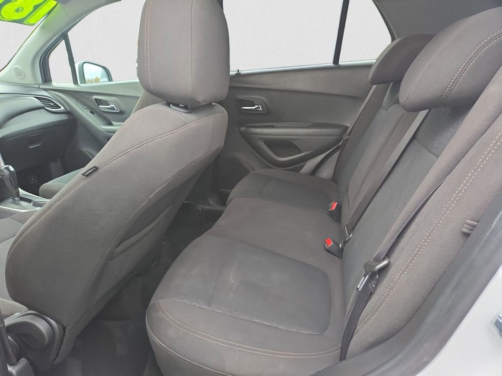 Used 2022 Chevrolet Trax LS w/ Tint and Cruise Package image 15
