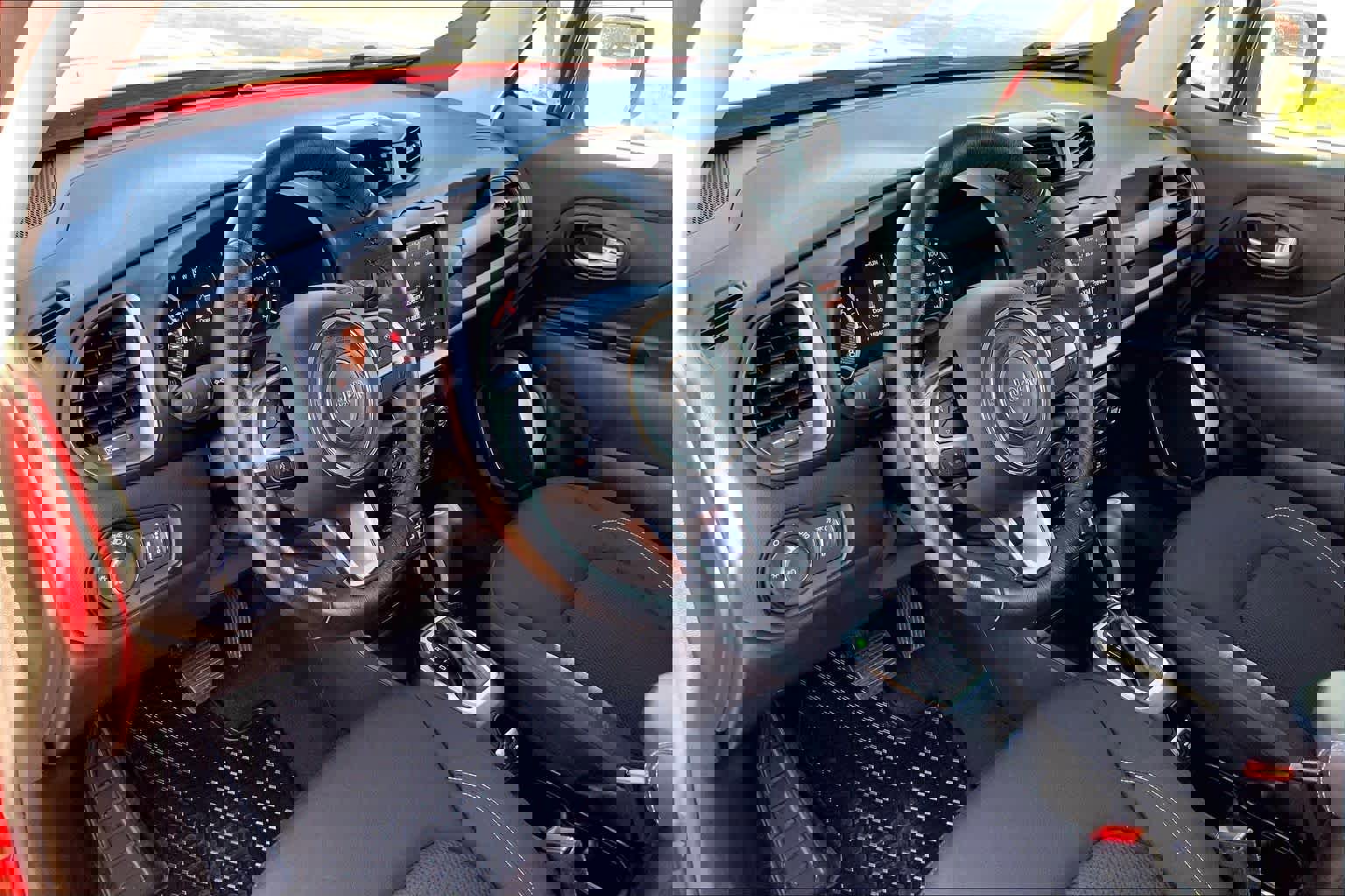 Used 2023 Jeep Renegade Latitude w/ Premium Group image 33