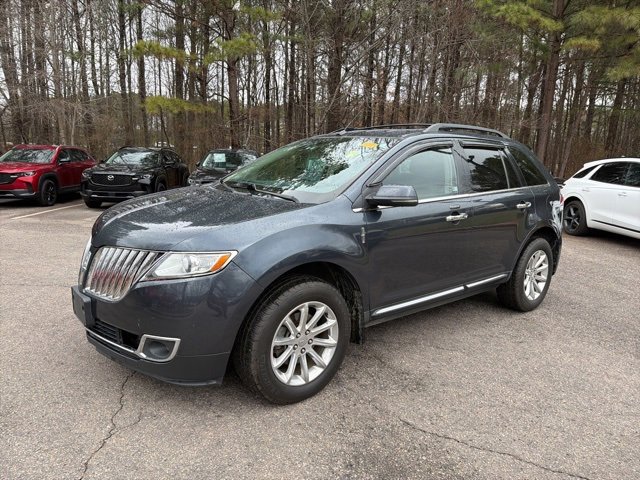 Used 2013 Lincoln MKX FWD image 2