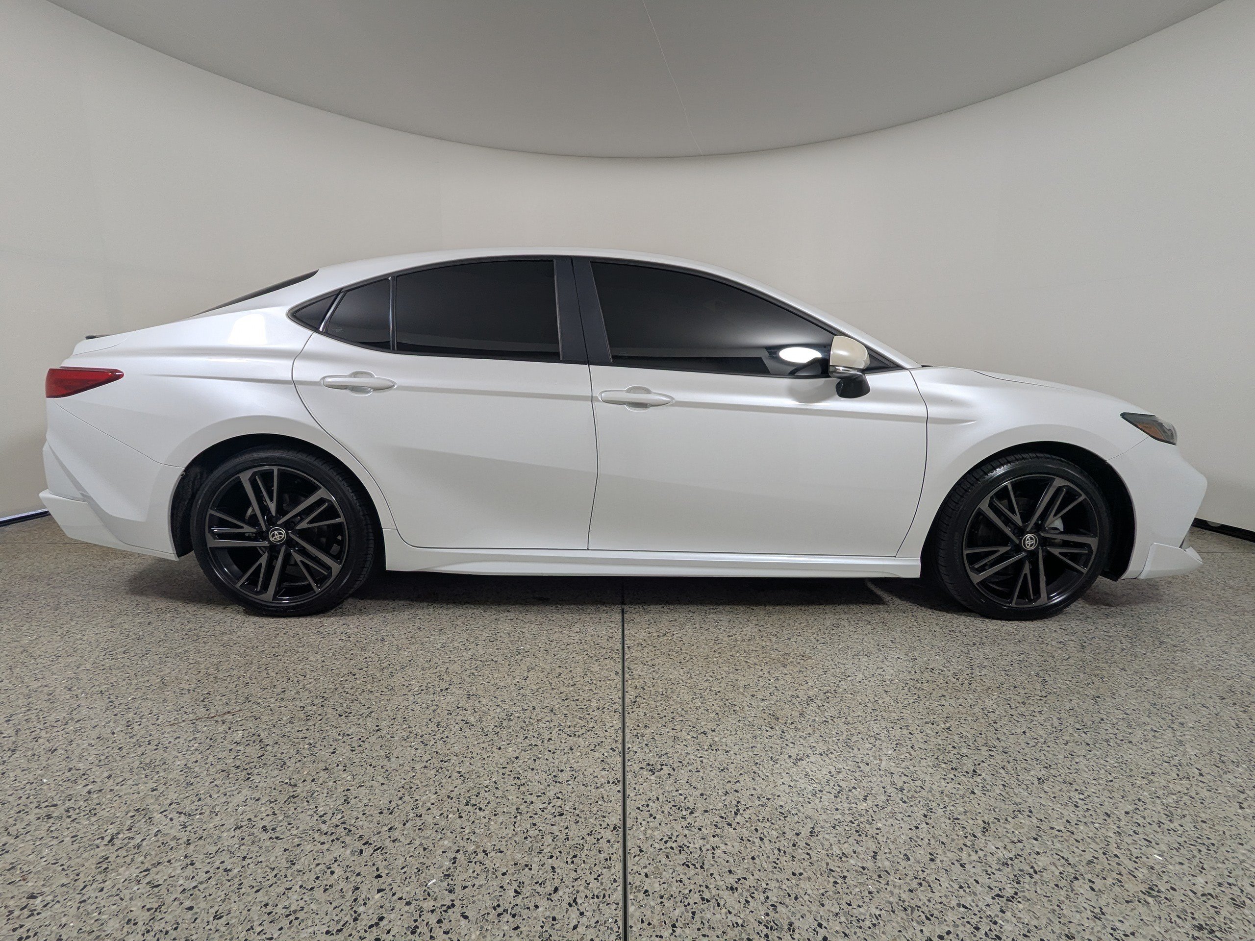 Used 2025 Toyota Camry XSE FWD image 8