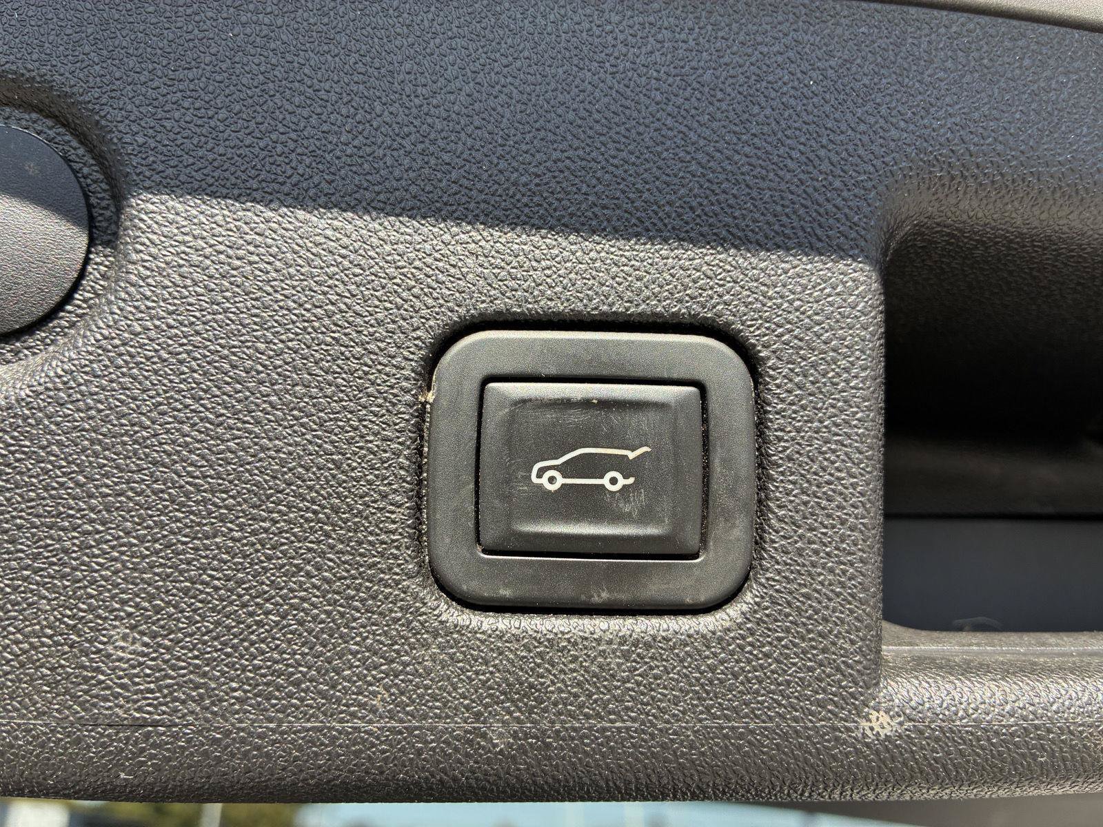 Used 2019 Chevrolet Equinox Premier FWD image 14