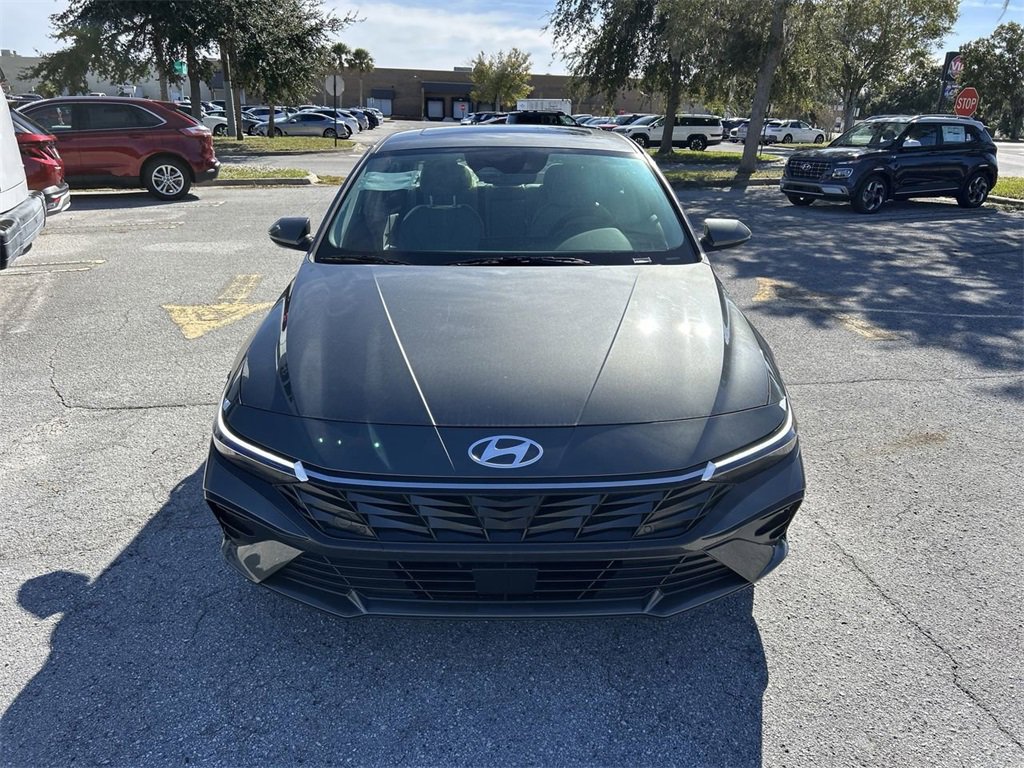 New 2025 Hyundai Elantra Limited image 8