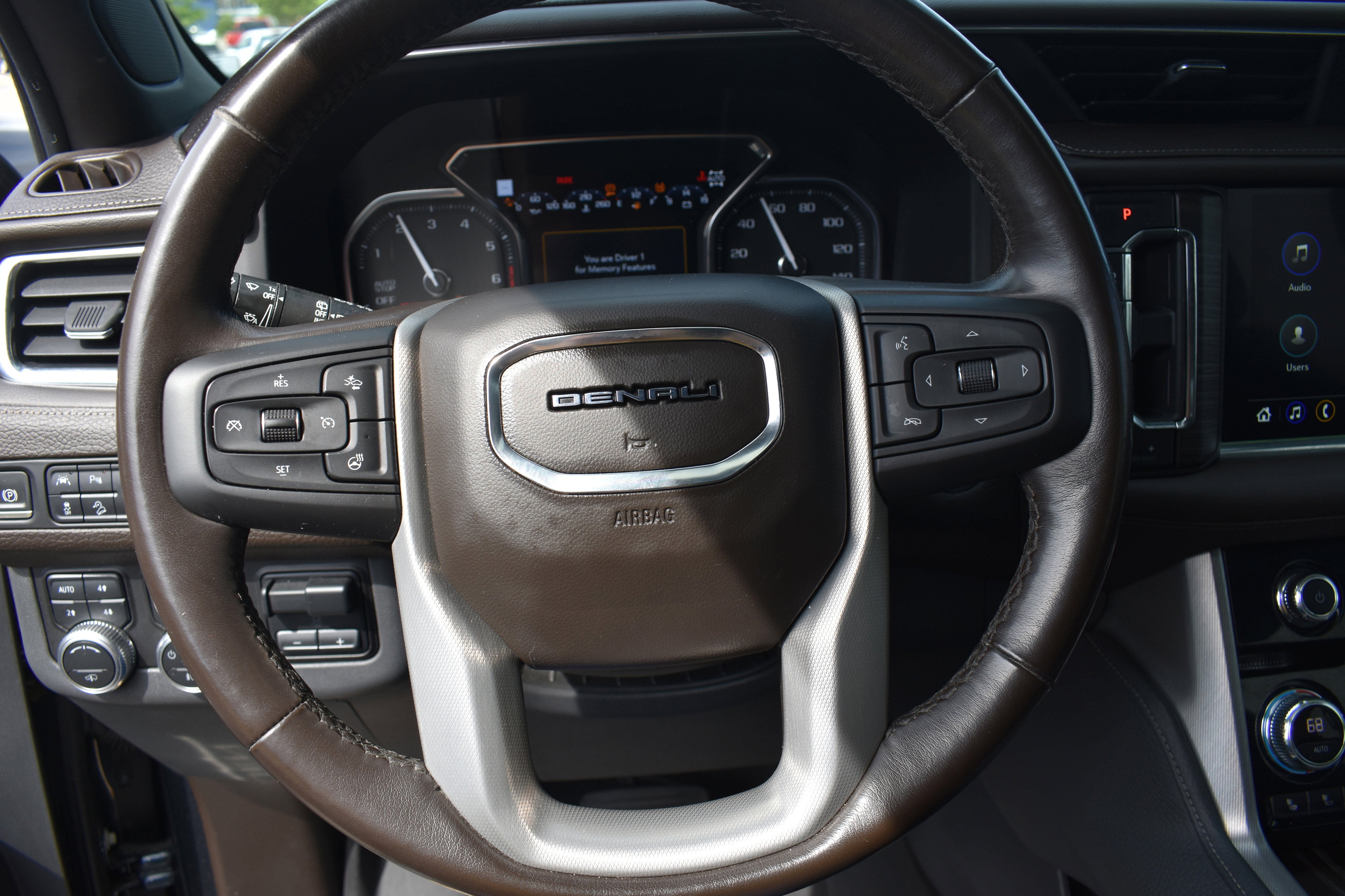 Used 2021 GMC Yukon XL Denali w/ Denali Ultimate Package AWD/4WD image 13