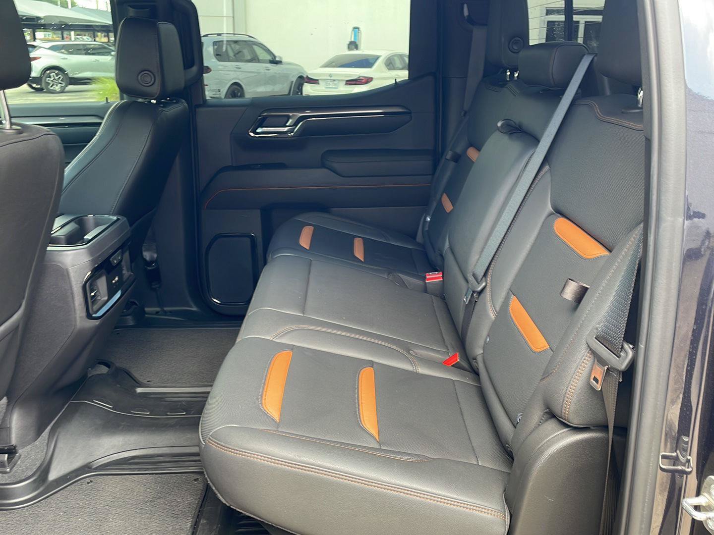Used 2022 GMC Sierra 1500 AT4 w/ Technology Package AWD/4WD image 11