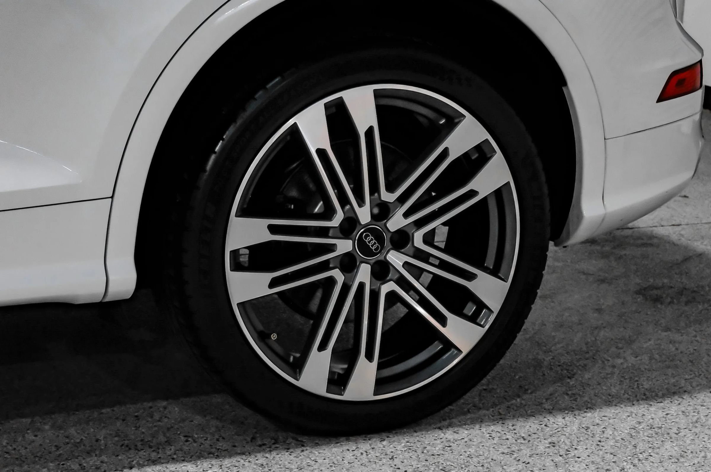 Used 2018 Audi SQ5 Prestige w/ Prestige Package AWD/4WD image 72