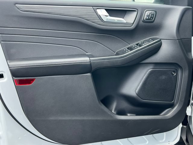 New 2025 Ford Escape SE w/ PHEV Premium Package FWD image 15