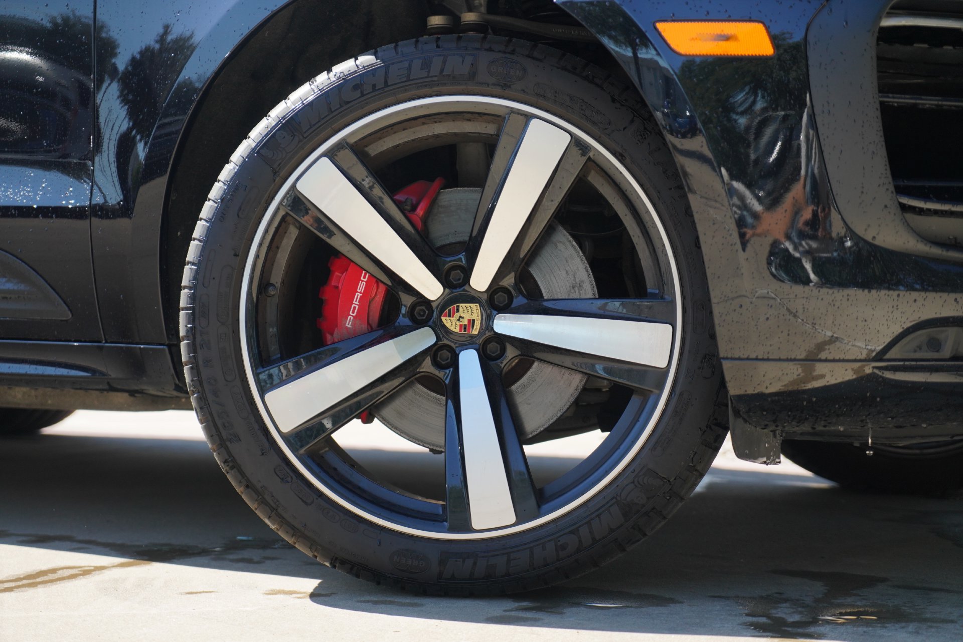 Used 2024 Porsche Macan S AWD/4WD image 3