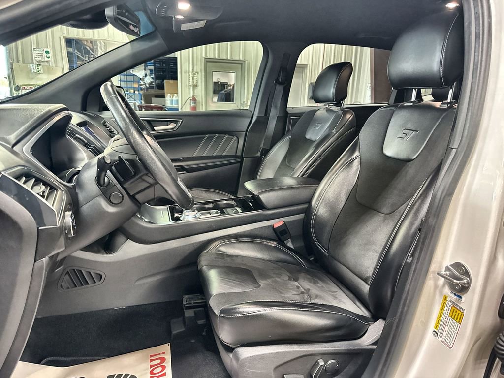 Used 2019 Ford Edge ST w/ Convenience Package image 12
