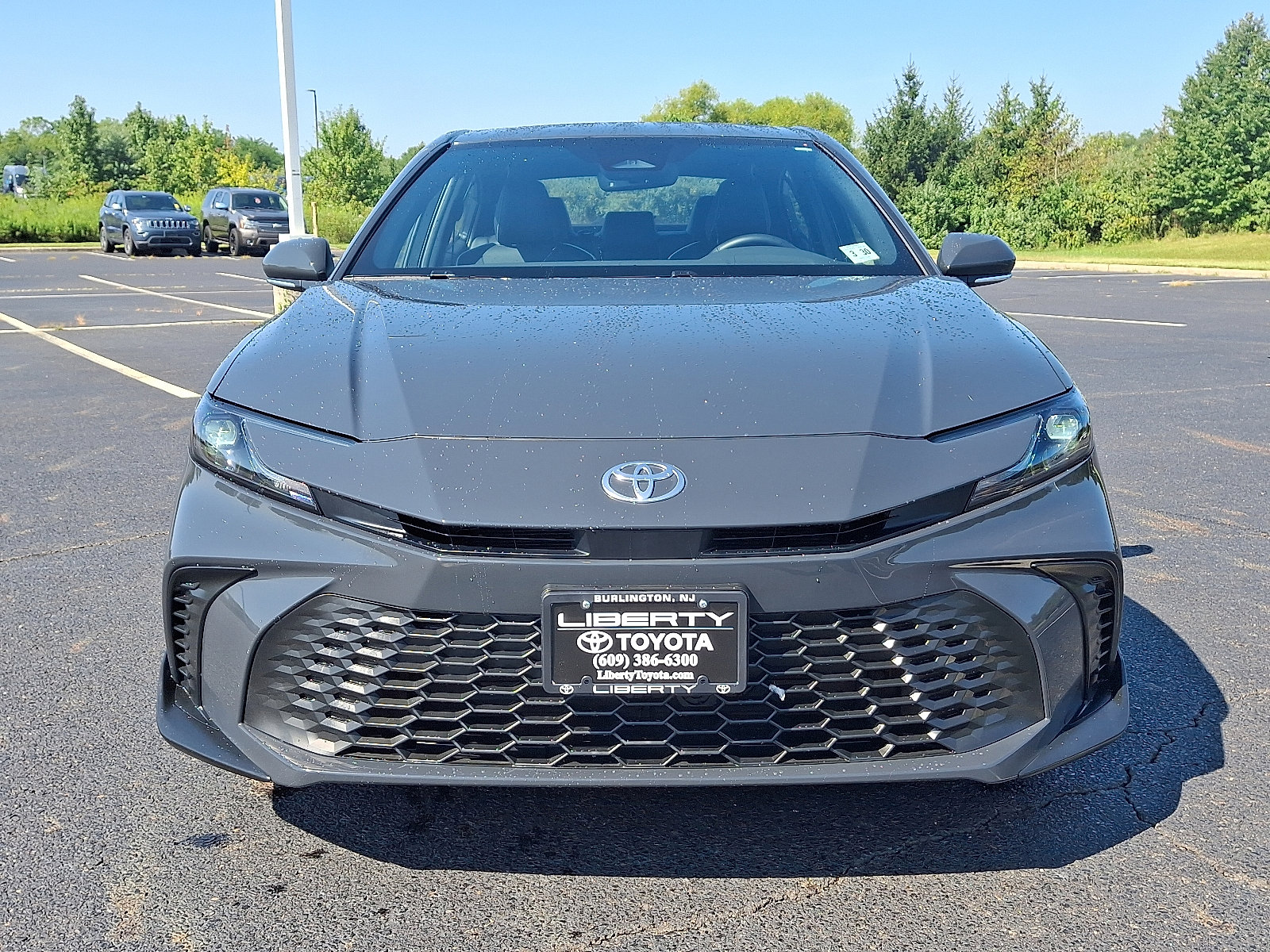 Used 2025 Toyota Camry SE image 2